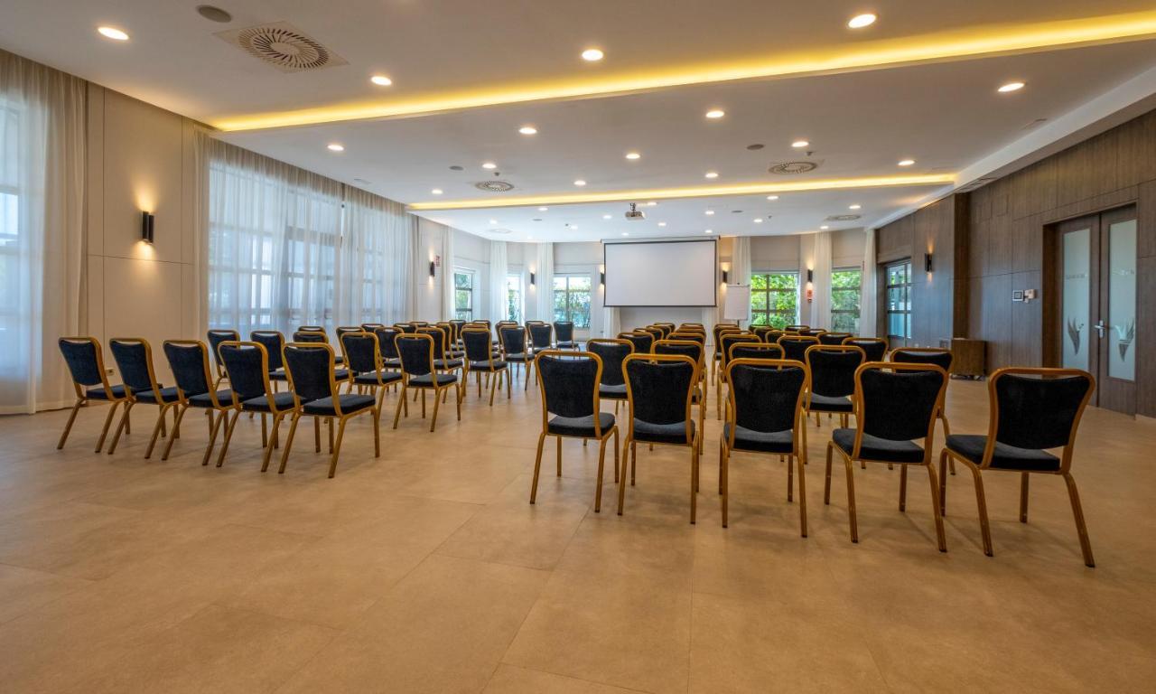 Hotel Attica21 Las Rozas Bagian luar foto